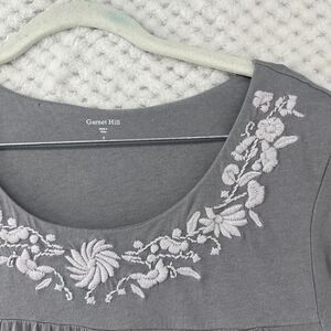 Garnet‎ Hill Embroidered Tunic Top Floral Details Gray Lightweight Boho Size S